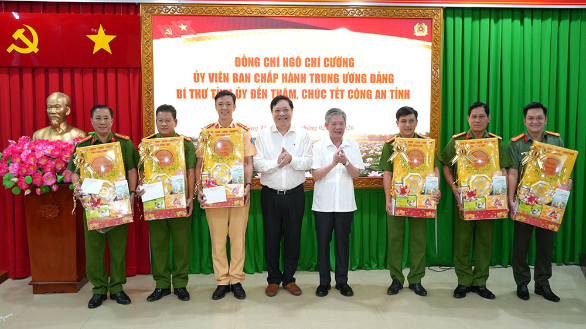 Bí thư Tỉnh ủy Đồng Tháp thăm, chúc Tết Công an tỉnh