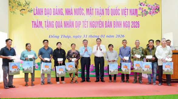 Chủ tịch Quốc hội Trần Thanh Mẫn thăm, tặng quà Tết tại Đồng Tháp