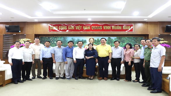 Phó Bí thư Tỉnh ủy Cà Mau thăm, chúc Tết tỉnh Đồng Tháp