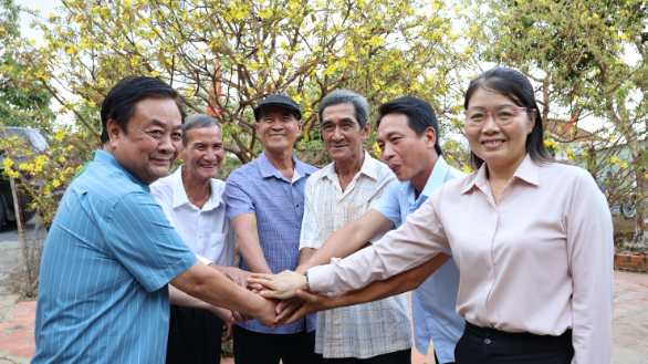 Phó Chủ tịch Quốc hội thăm, chúc Tết nông dân tiêu biểu xã Mỹ Thọ