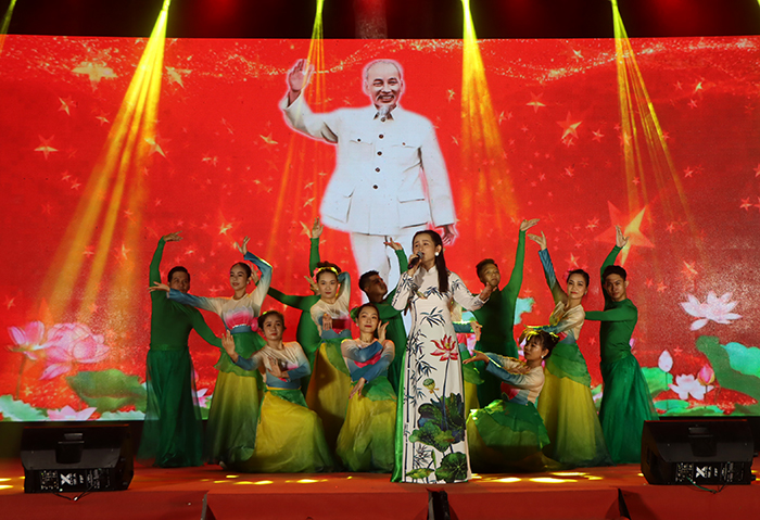 Đêm nhạc và thơ: Giai điệu Đất Sen hồng