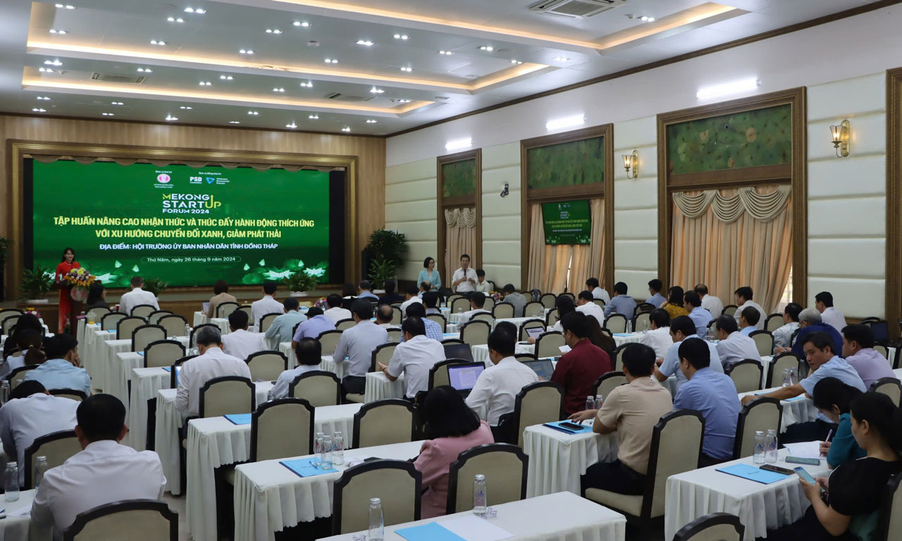 Toàn cảnh buổi tập huấn nâng cao nhận thức và thúc đẩy hành động thích ứng với xu hướng chuyển đổi xanh, giảm phát thải