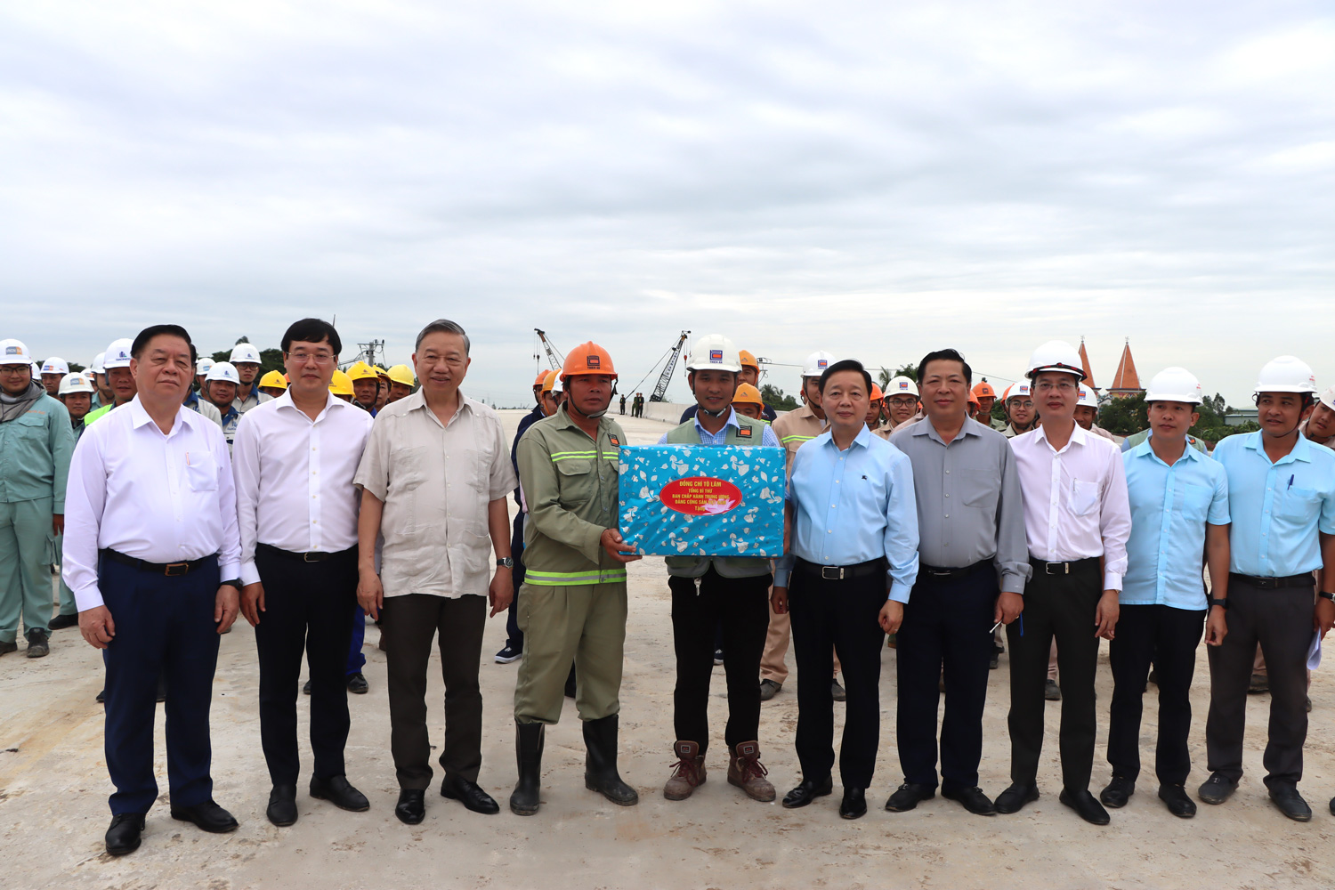 Tổng Bí thư Tô Lâm khảo sát tiến độ thi công dự án cao tốc Cao Lãnh - An Hữu